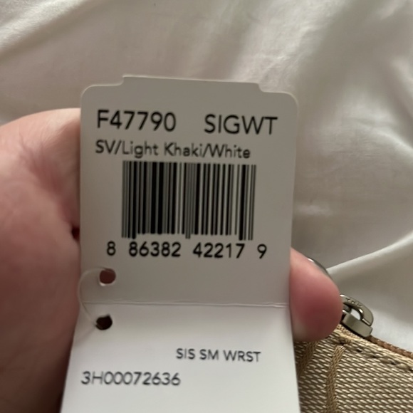 COACH WRIST WALLET - Picture 3 of 3